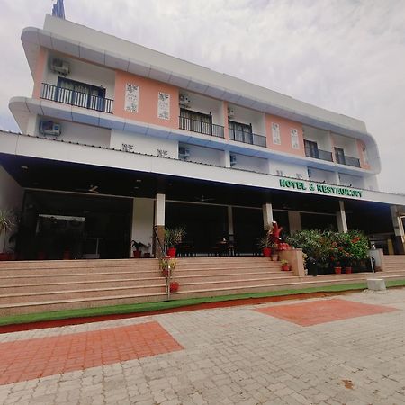 Hotel White Lotus Dungarpur Exteriör bild