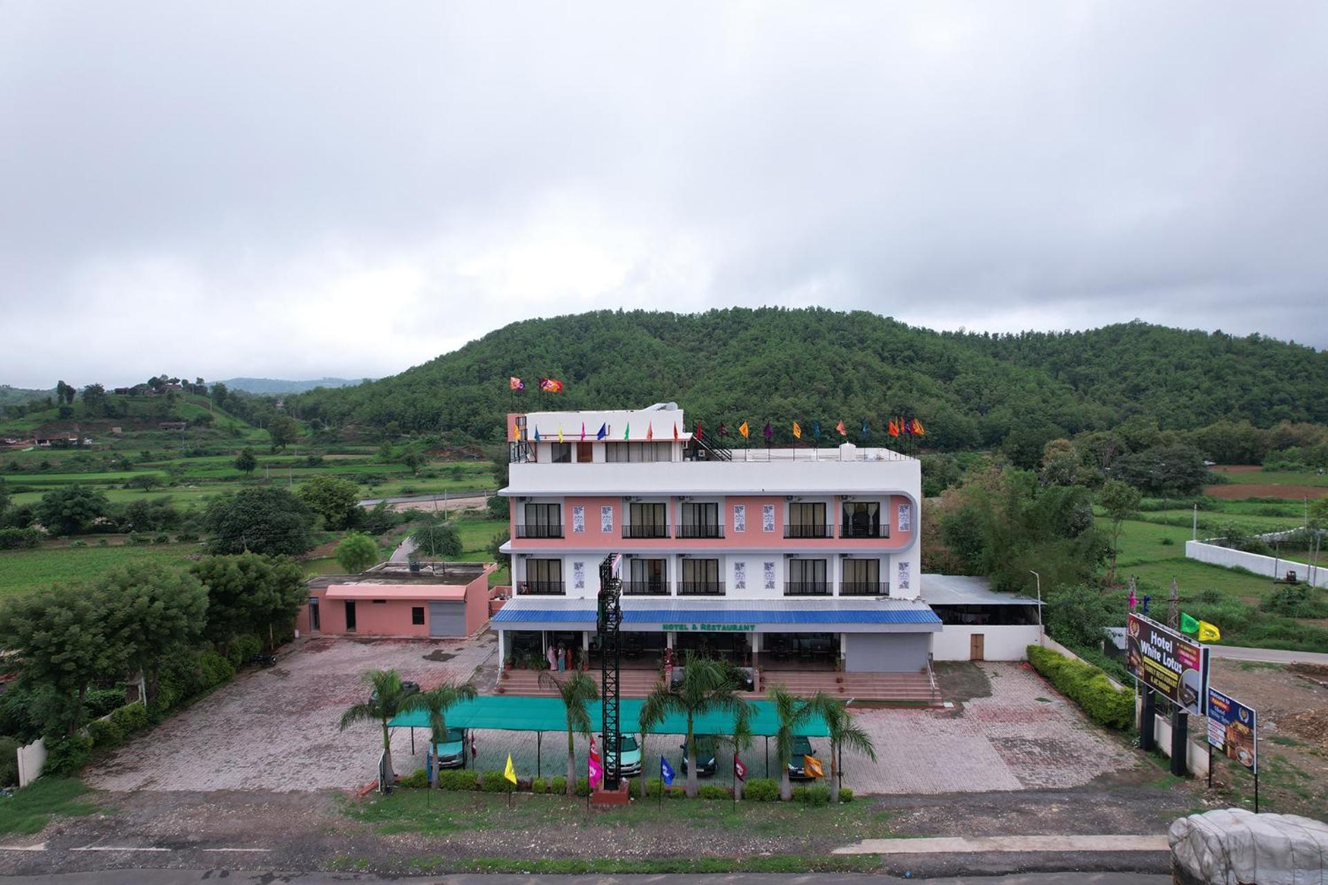 Hotel White Lotus Dungarpur Exteriör bild