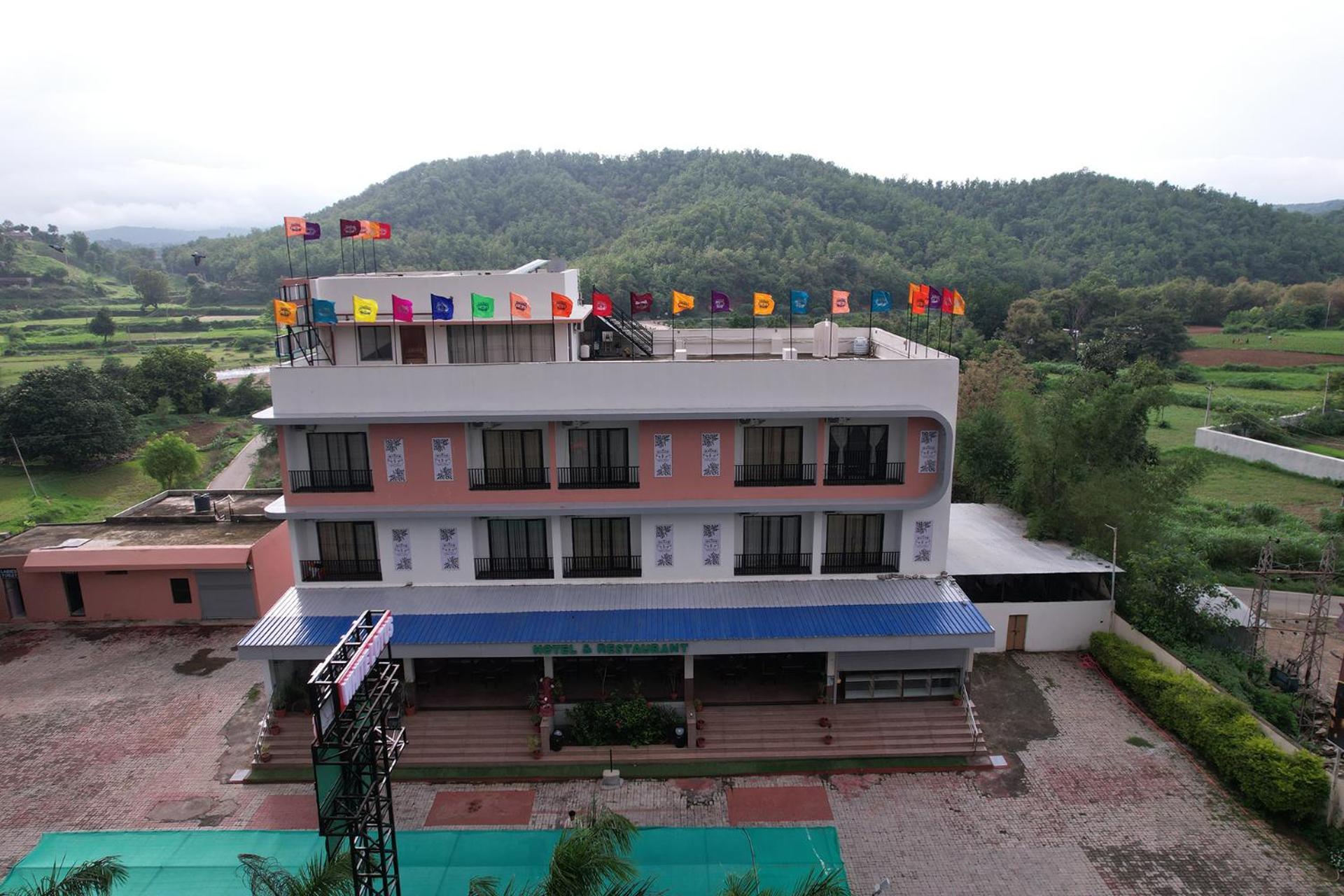 Hotel White Lotus Dungarpur Exteriör bild