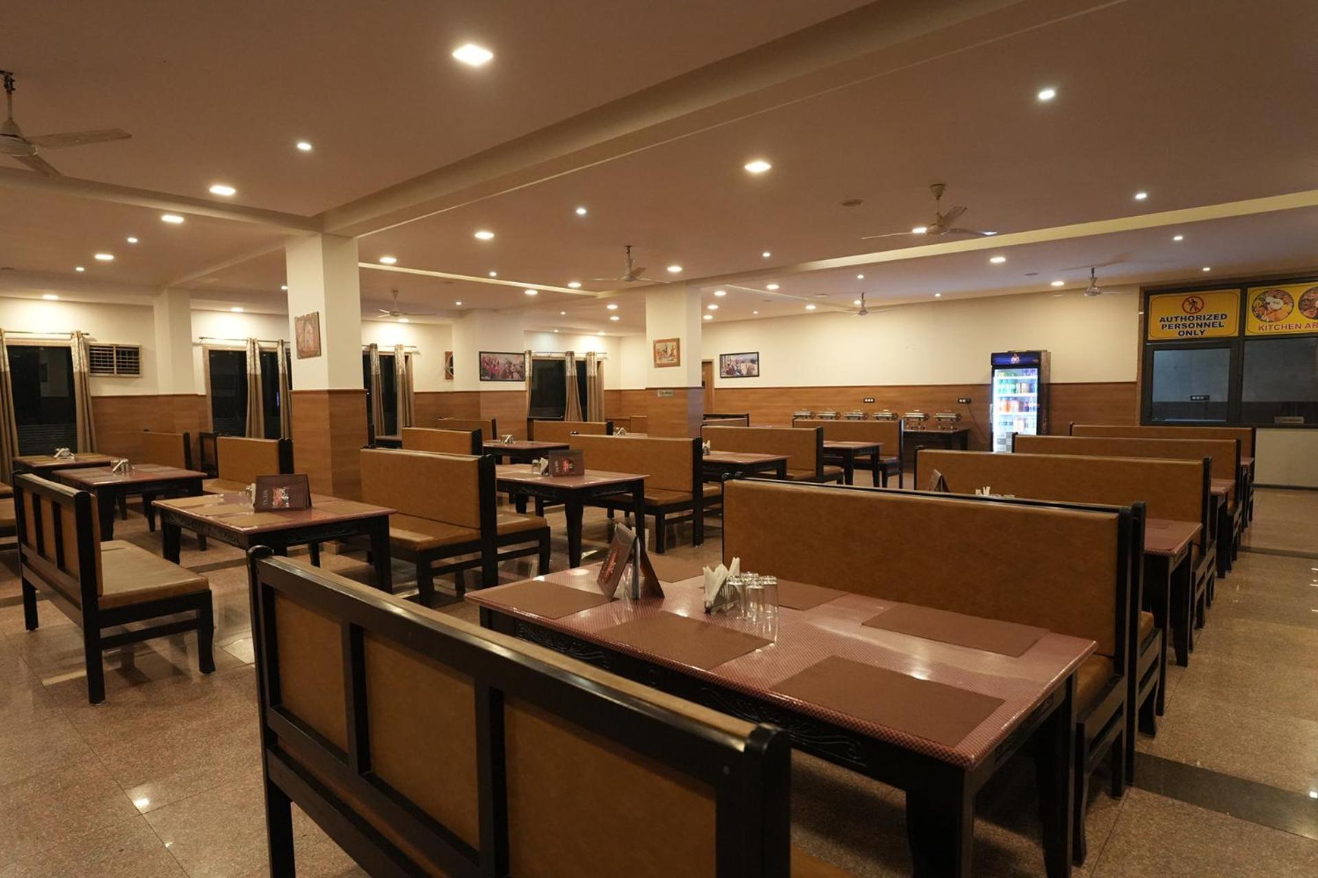 Hotel White Lotus Dungarpur Exteriör bild