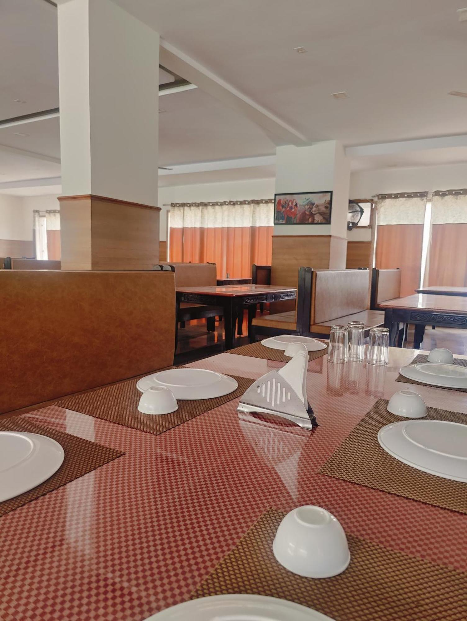 Hotel White Lotus Dungarpur Exteriör bild